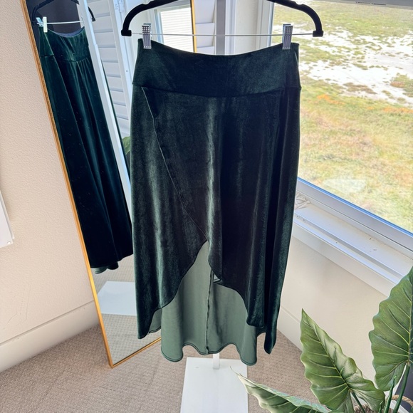 Halara High Waisted High Low Crossover Velvet Maxi Party Skirt Size Medium - Picture 3 of 14